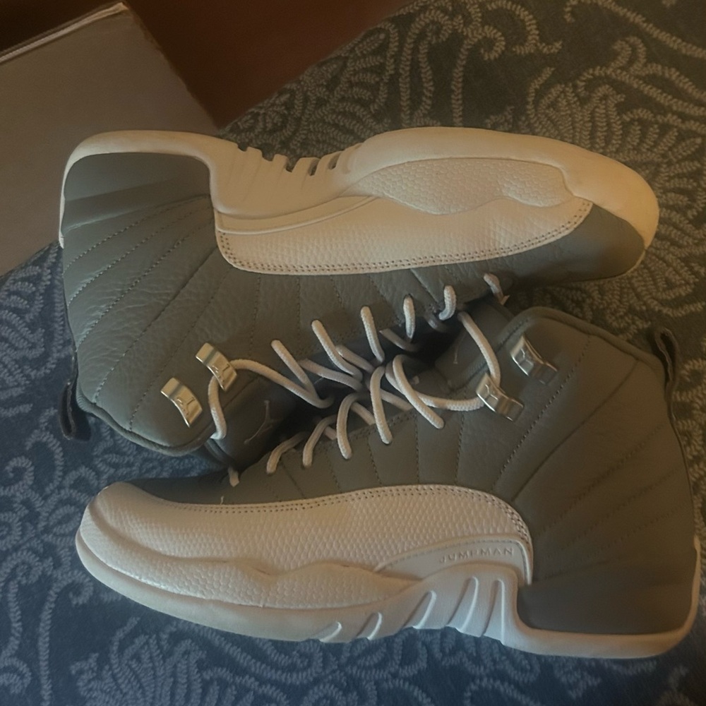 Jordan Kids Sneakers in Grey and White